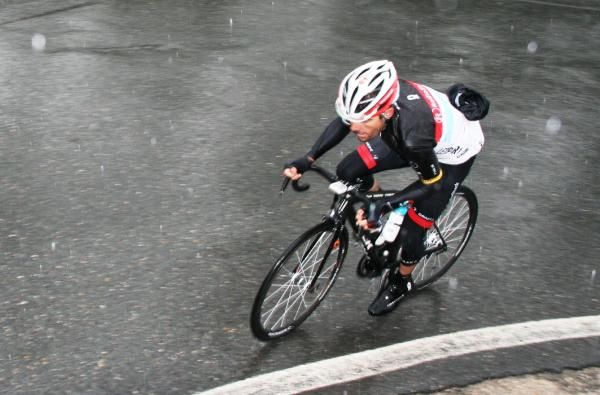 Maxime Monfort (RadioShack-Nissan) attacks