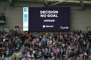 VAR rules out a Leicester goal