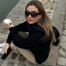 How French women style flats with jeans