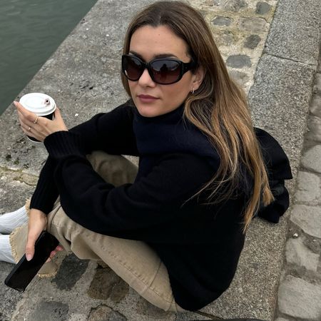 How French women style flats with jeans