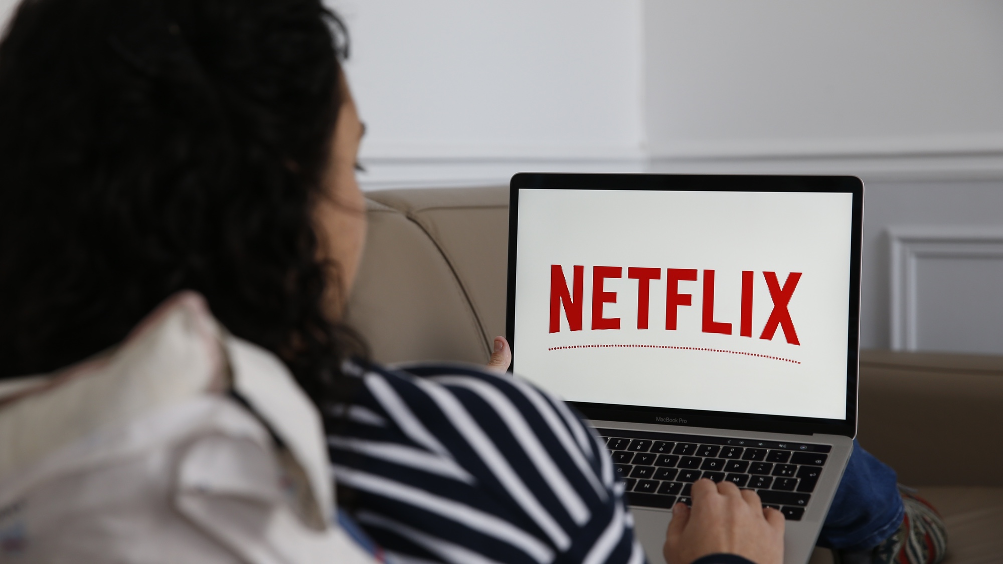 How to Download Netflix Content on A Mac and Watch It when You're Not Online?