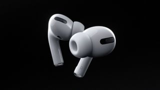 Airpods Pro vor einem schwarzen Hintergrund