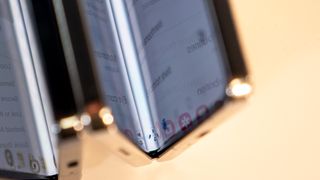Examining the display crease of the Samsung Galaxy Z Fold 5