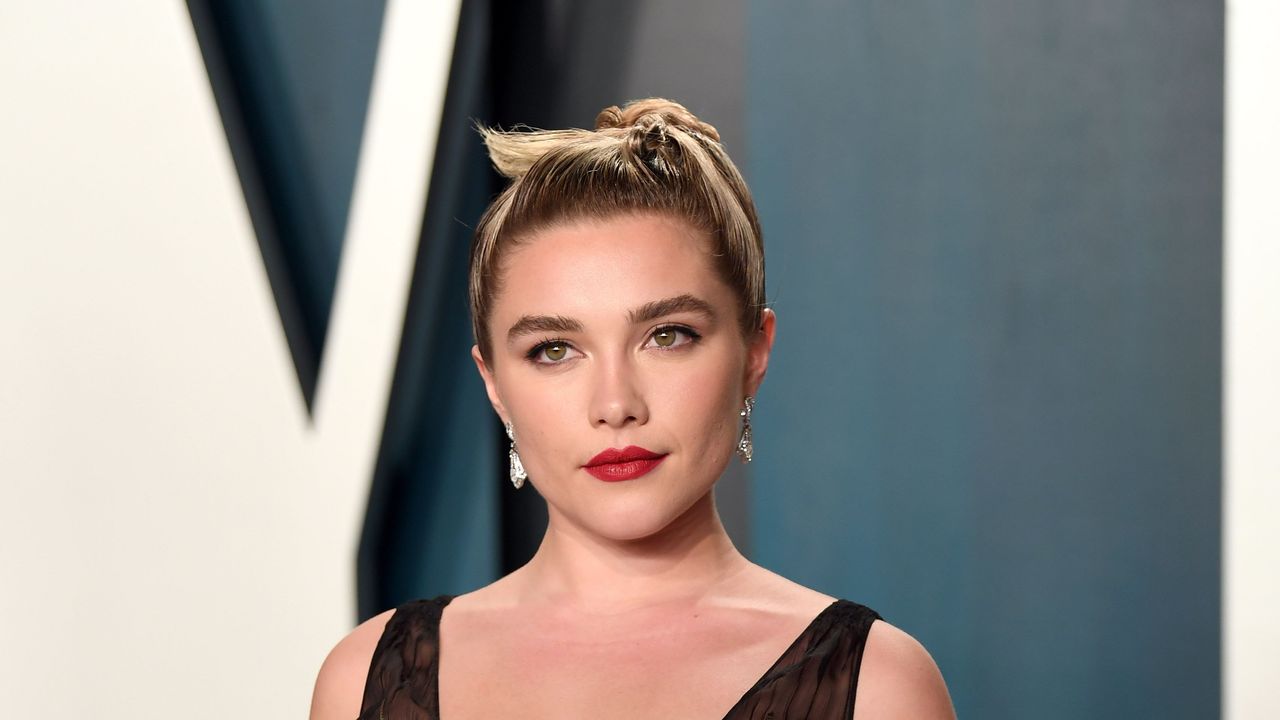 beverly hills, california february 09 florence pugh attends the 2020 vanity fair oscar party hosted by radhika jones at wallis annenberg center for the performing arts on february 09, 2020 in beverly hills, california photo by karwai tanggetty images