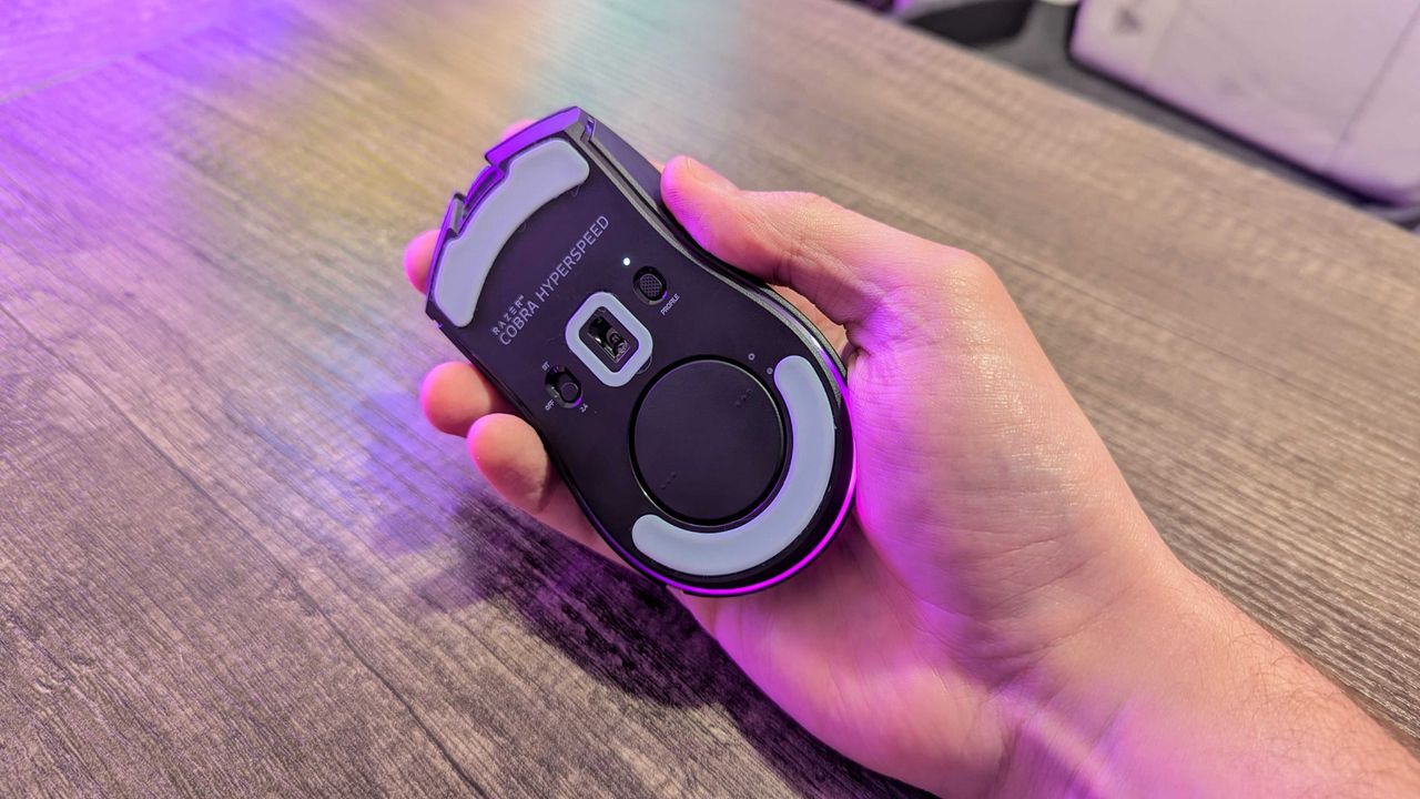 Image of the Razer Cobra HyperSpeed wireless gaming mouse.