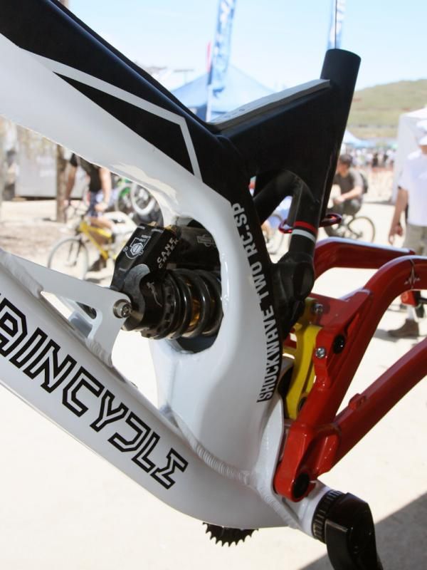 Just as with Mountain Cycles of yesteryear, the new Shockwave II makes use of so-called monocoque aluminum construction.