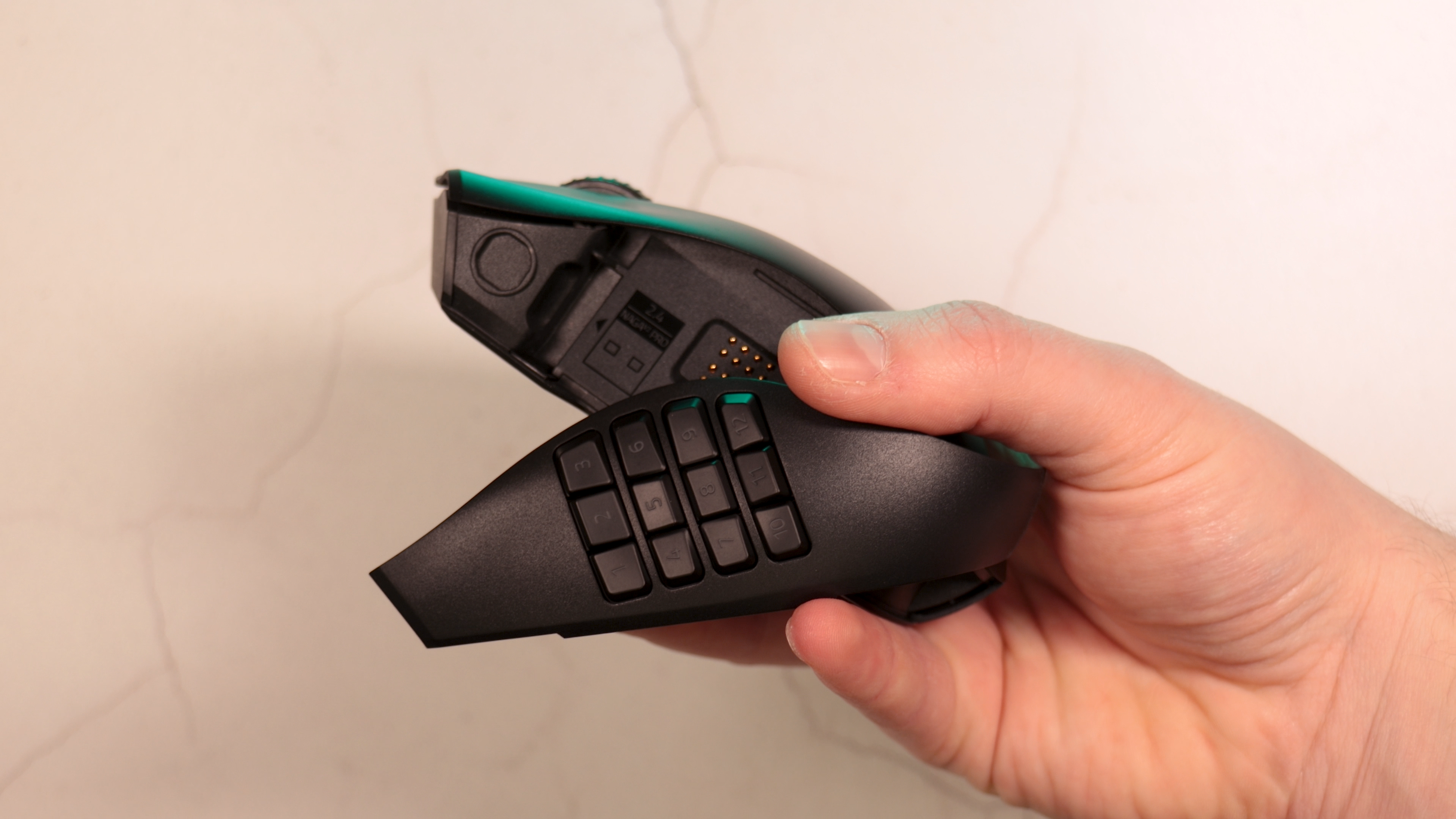 Customizable MMO Wireless Gaming Mouse - Razer Naga V2 Pro