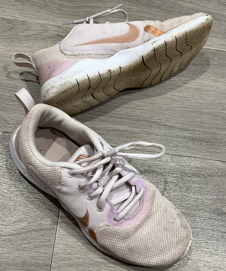 how to clean nike running shoes