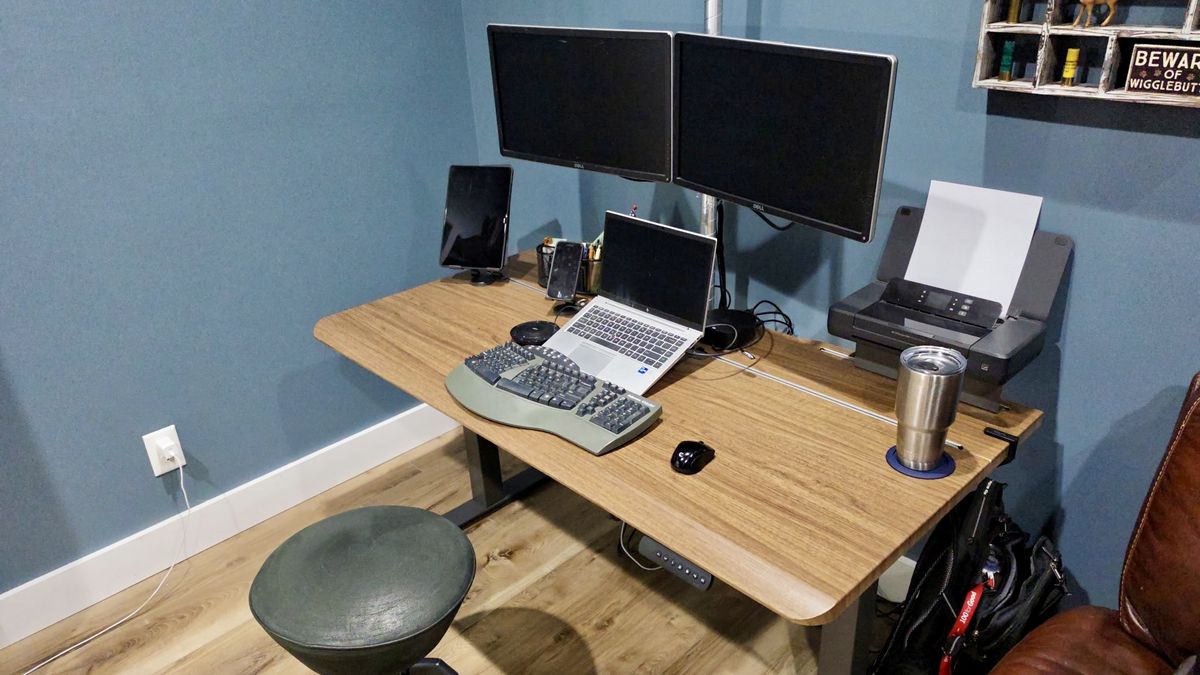 Vari | Electric Standing Desk with TechTrack