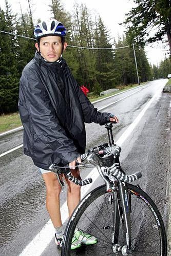 Jose Rujano (Selle Italia) found the going a little too tough today and had to abandon