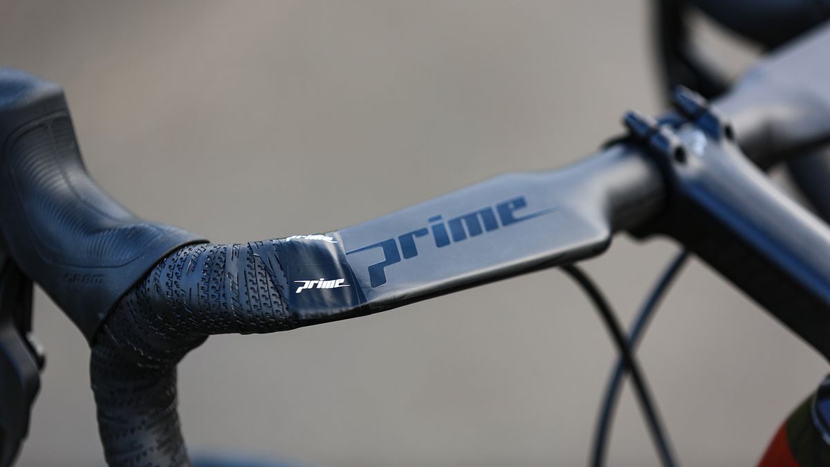 Prime also provide the carbon handlebars and handlebar tape