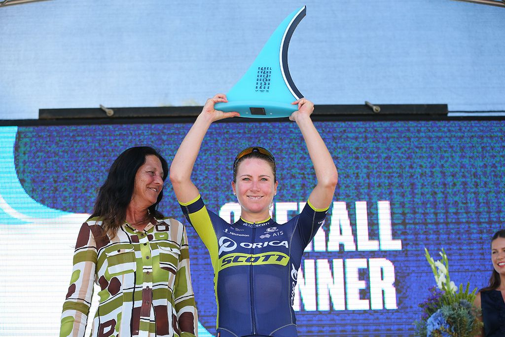 Annemiek van Vleuten with the winner's trophy