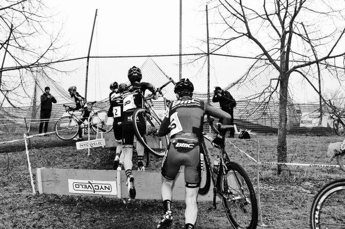 The men take the barriers with RGM Watches-Richard Sachs still holding the lead.