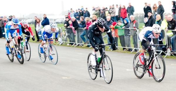 James Stuart (Team UK Youth) and Andy Tennant (Rapha Condor Sharp) race for the line.