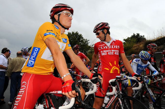 Chavanel enjoys his day in the leader's golden jersey at the 2008 Vuelta a Espana, before it changed colour to become a red leader's jersey in 2010