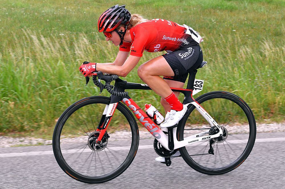 Leah Kirchmann (Sunweb) attacks during stage 7 of the Giro Rosa
