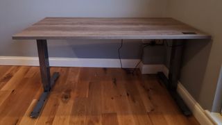 A front view of the Friska Stockholm standing desk