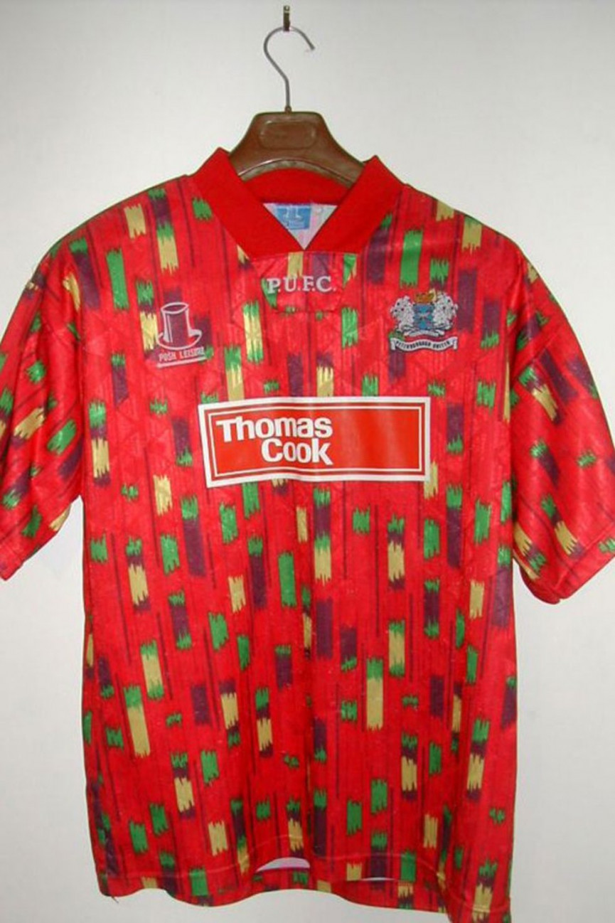 50-worst-football-kits-ever-39-1556697312-dvDK-column-width-inline