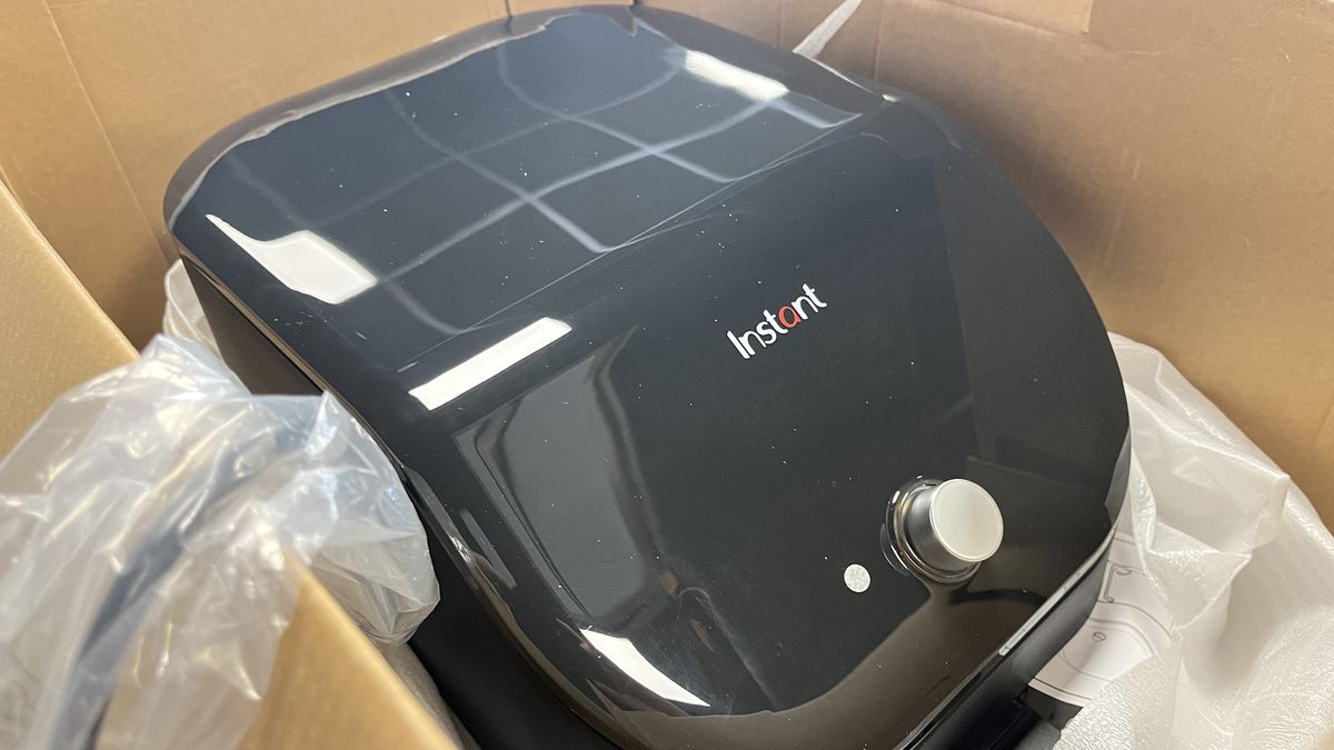 Instant Vortex Slim Air Fryer during unboxing