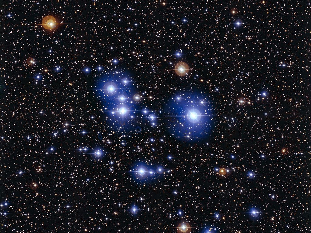 Blue Stars Sparkle in Spectacular Deep Space Star Cluster (Video ...