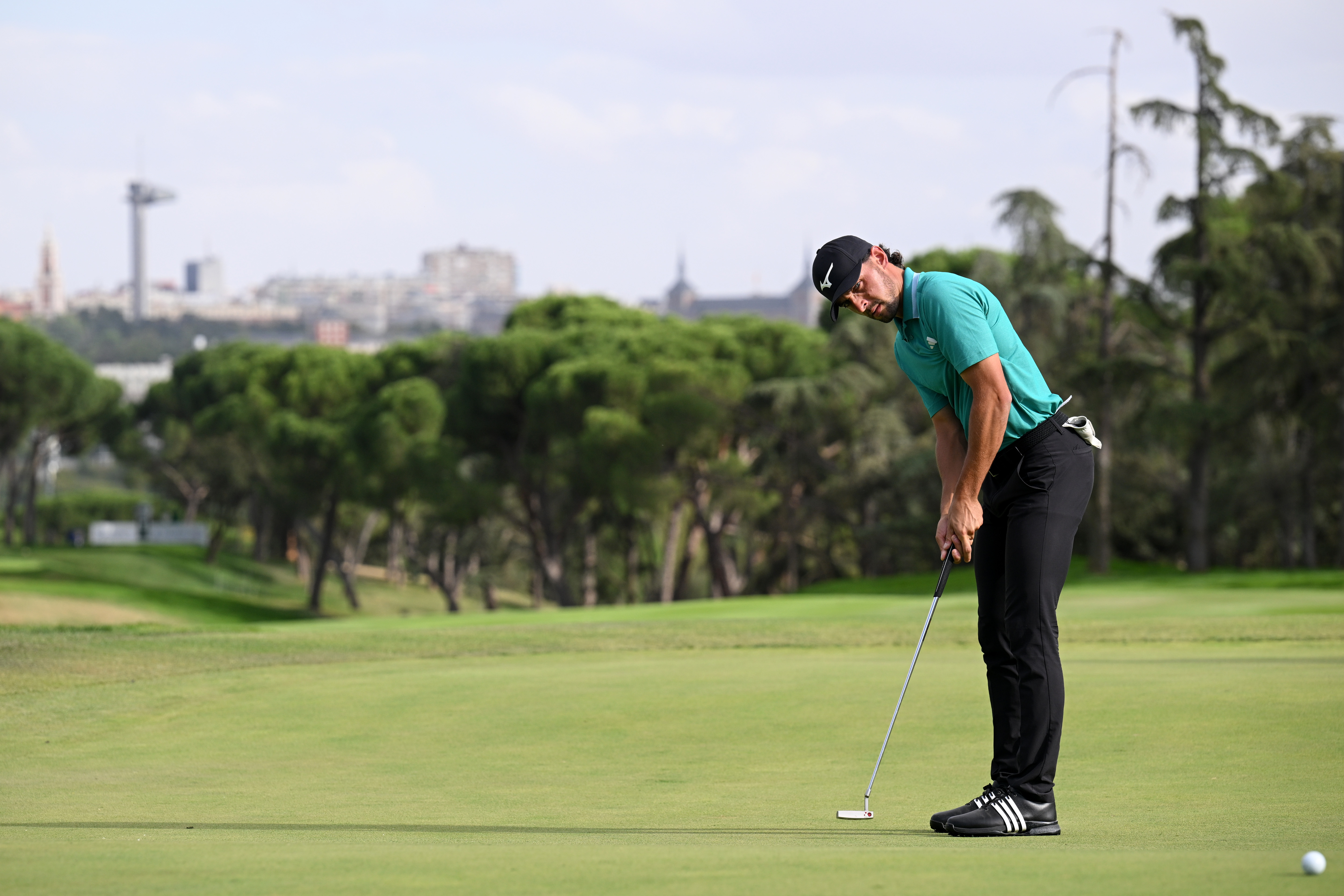 Marco Penge hits a putt