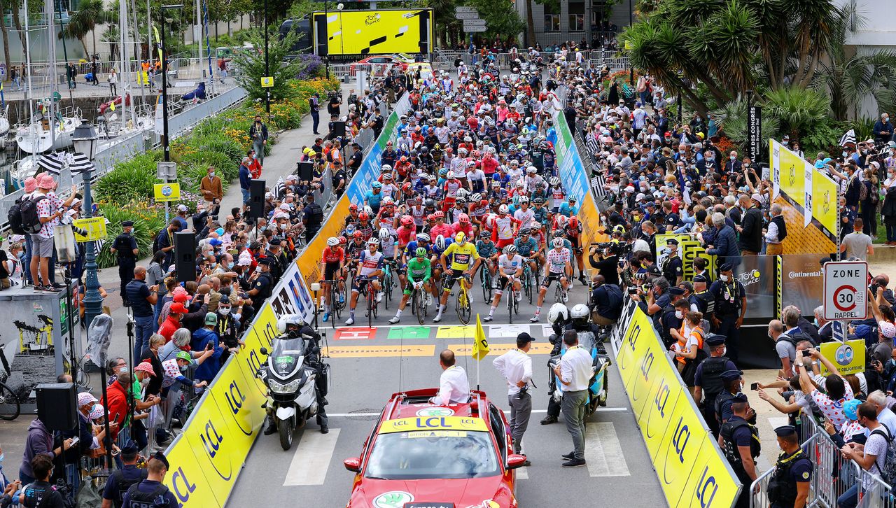 Tour de France peloton at the start of stage three