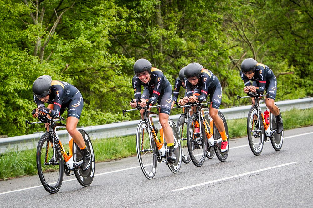 The Optum women on the way to the fastest time