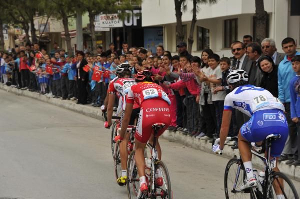 The break head towards the finish but are about to be caught