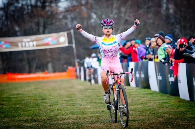The former Japanese champion, Ayako Toyooka (Panasonic Ladies), wins on the first day of Nobeyama Cyclo-cross