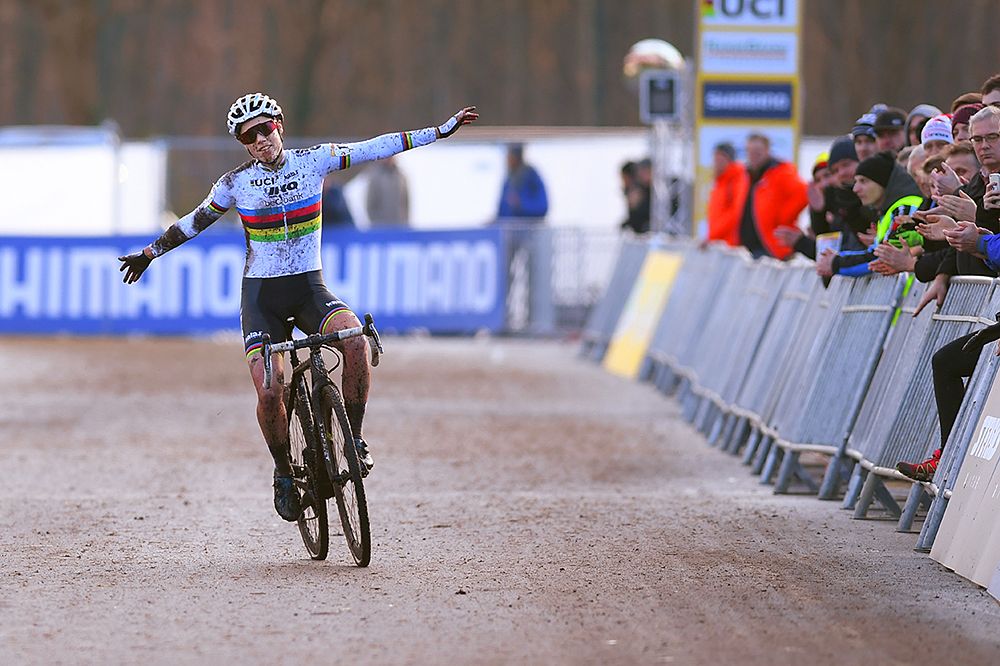 Sanne Cant wins Zeven World Cup