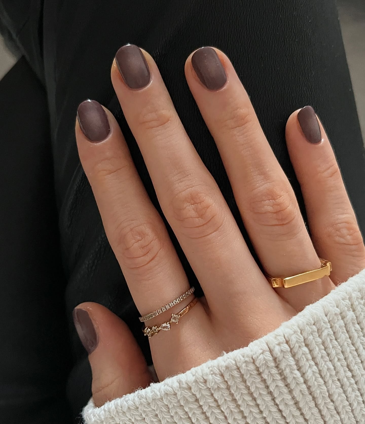 Mole brown cat eye nails