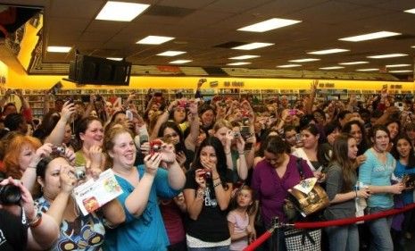 A mostly female crowd at the DVD release of &amp;#039;New Moon&amp;#039;