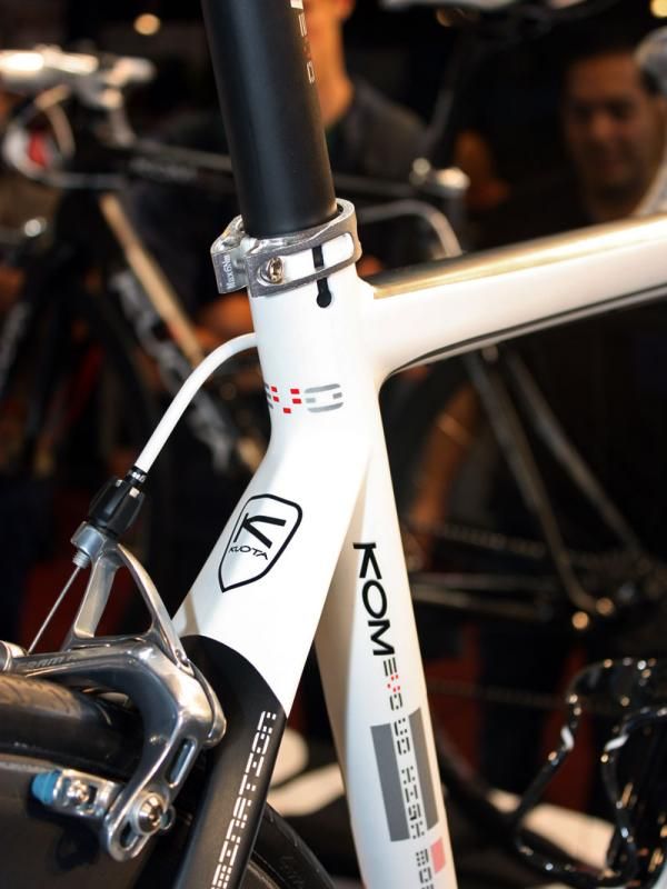 Dual seat tube slots puts more even pressure on the seatpost.
