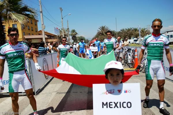 The Mexican team comes out