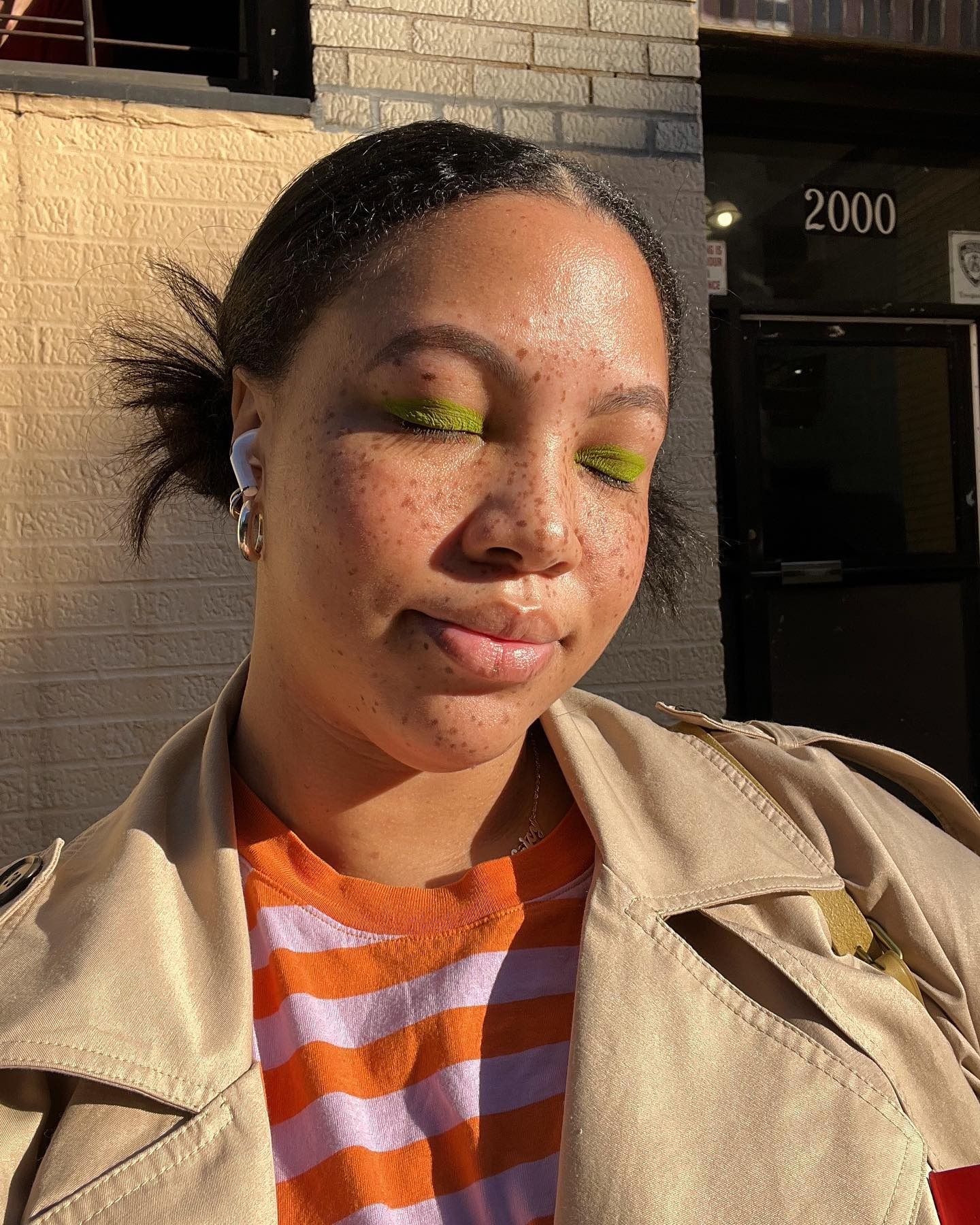 Yaminah Mayo wearing green liquid eye shadow.