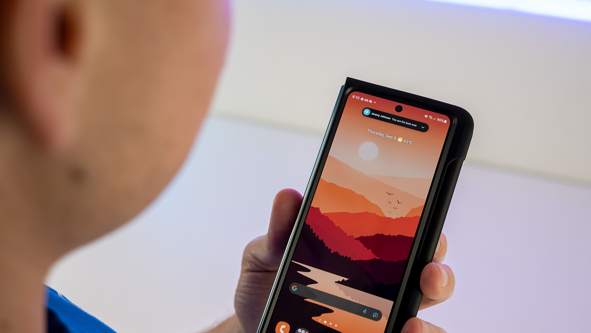 Looking at a smaller notification style on the Samsung Galaxy Z Fold 4