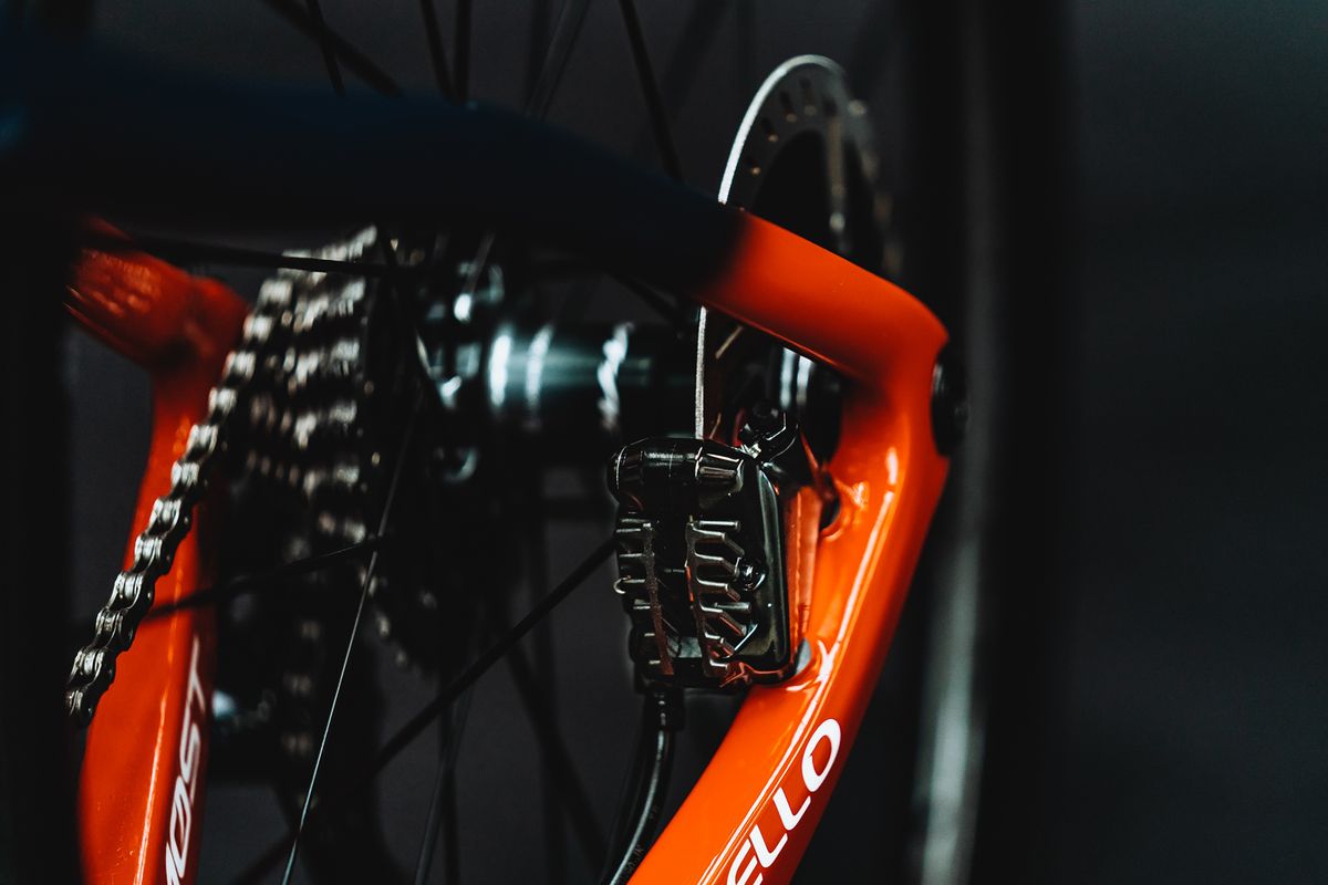 Ineos Grenadiers' Pinarello Dogma F with disc brakes
