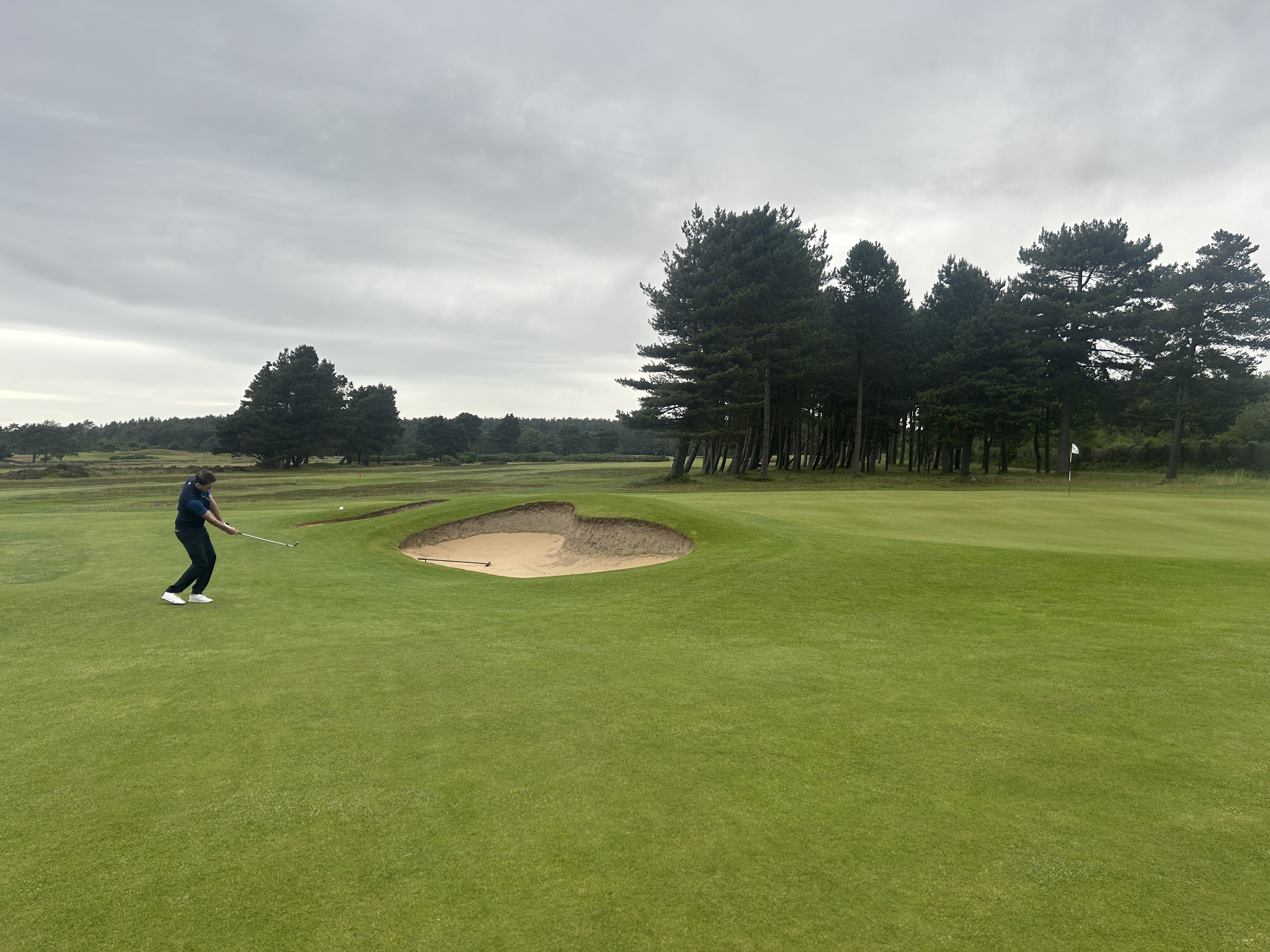 Michael Weston of Golf Monthly chipping with the TaylorMade TP5 golf ball