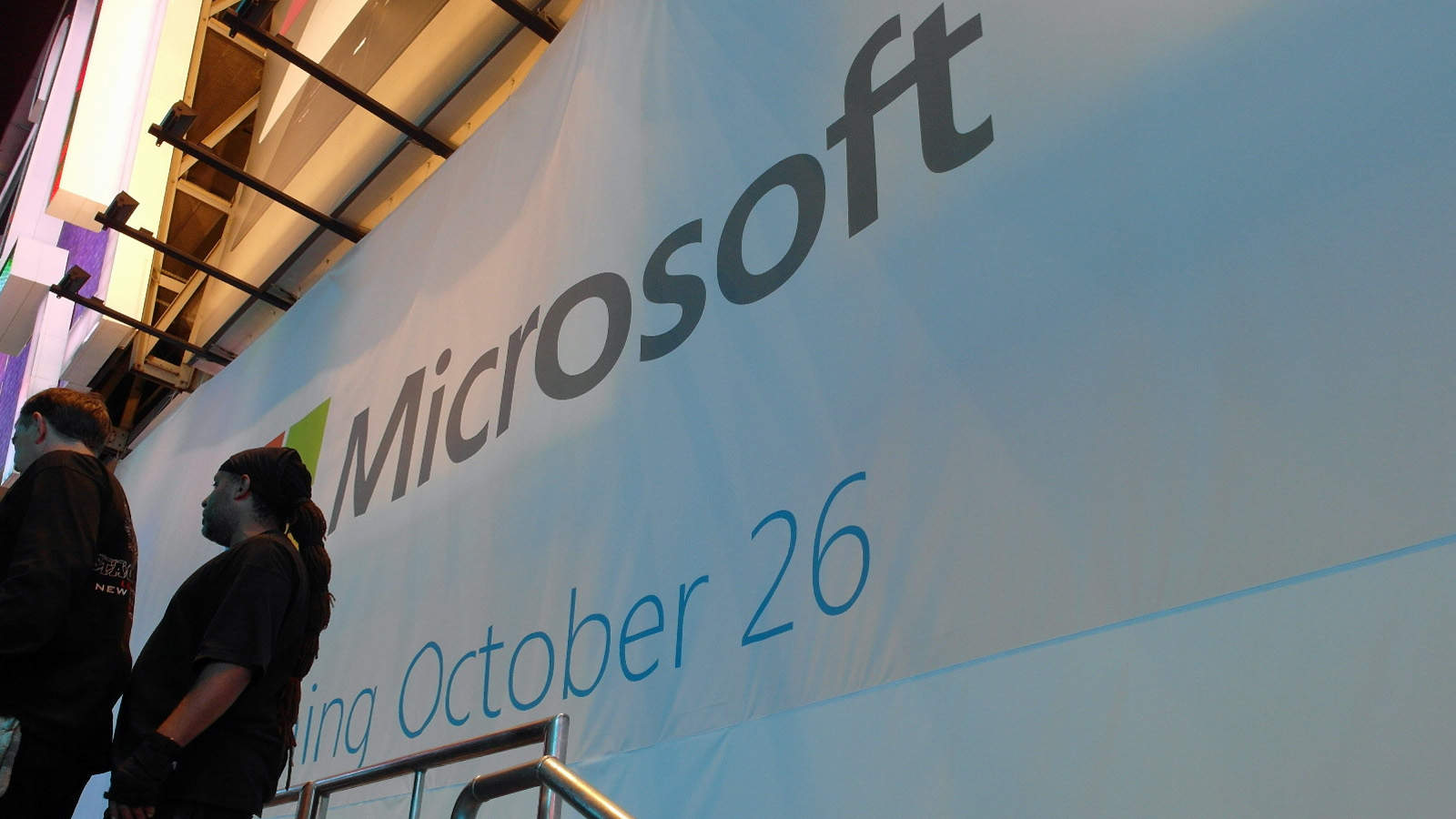 26 ottobre 2012 – Il mega lancio di Microsoft Surface RT a mezzanotte a New York City (Foto)