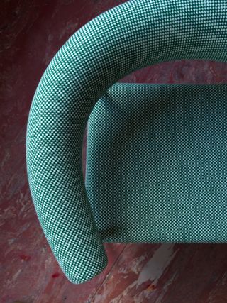 Ditzel’s ‘Ring’ chair from 1958. A overview of a round blue cushioned chair.