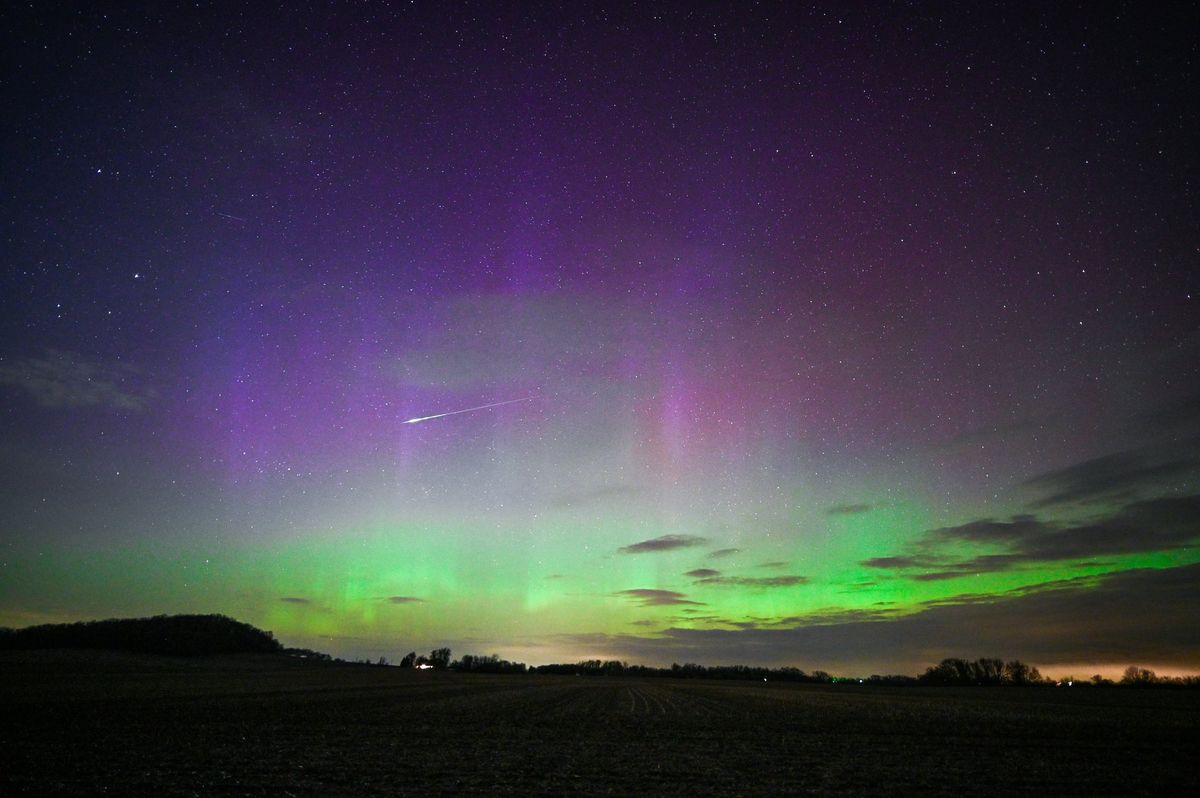 A severe solar storm sparks the aurora borealis around the world (photos)