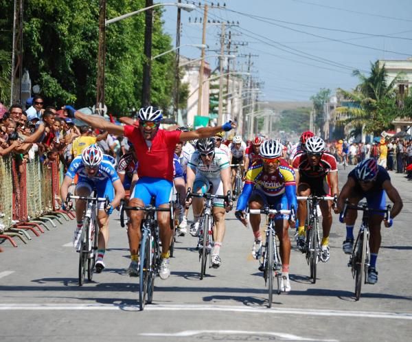 Willem Bravo (Venezuela) takes stage 3