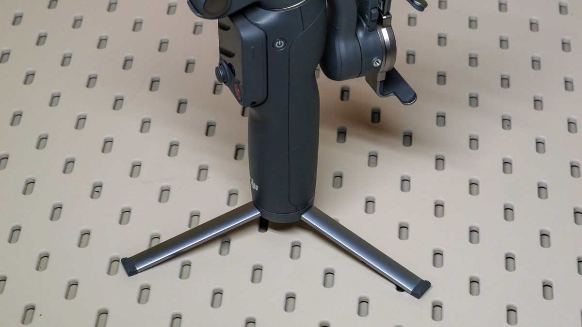 DJI Osmo Mobile 8P smartphone stabilizer