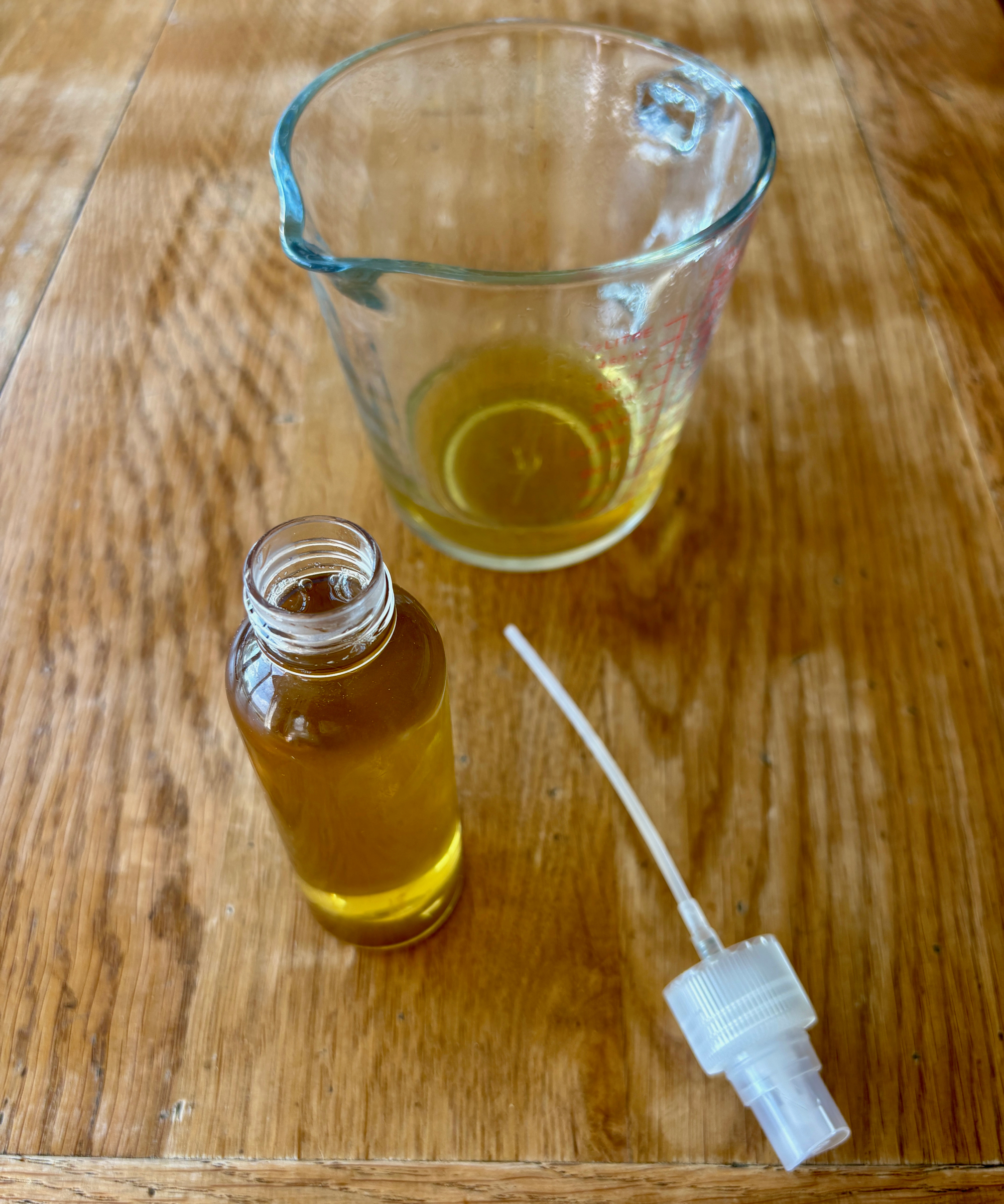 Natural mosquito repellent spray made with catnip leaves