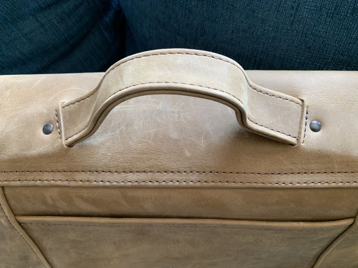 Waterfield Designs Executive Leather Messenger grip handle