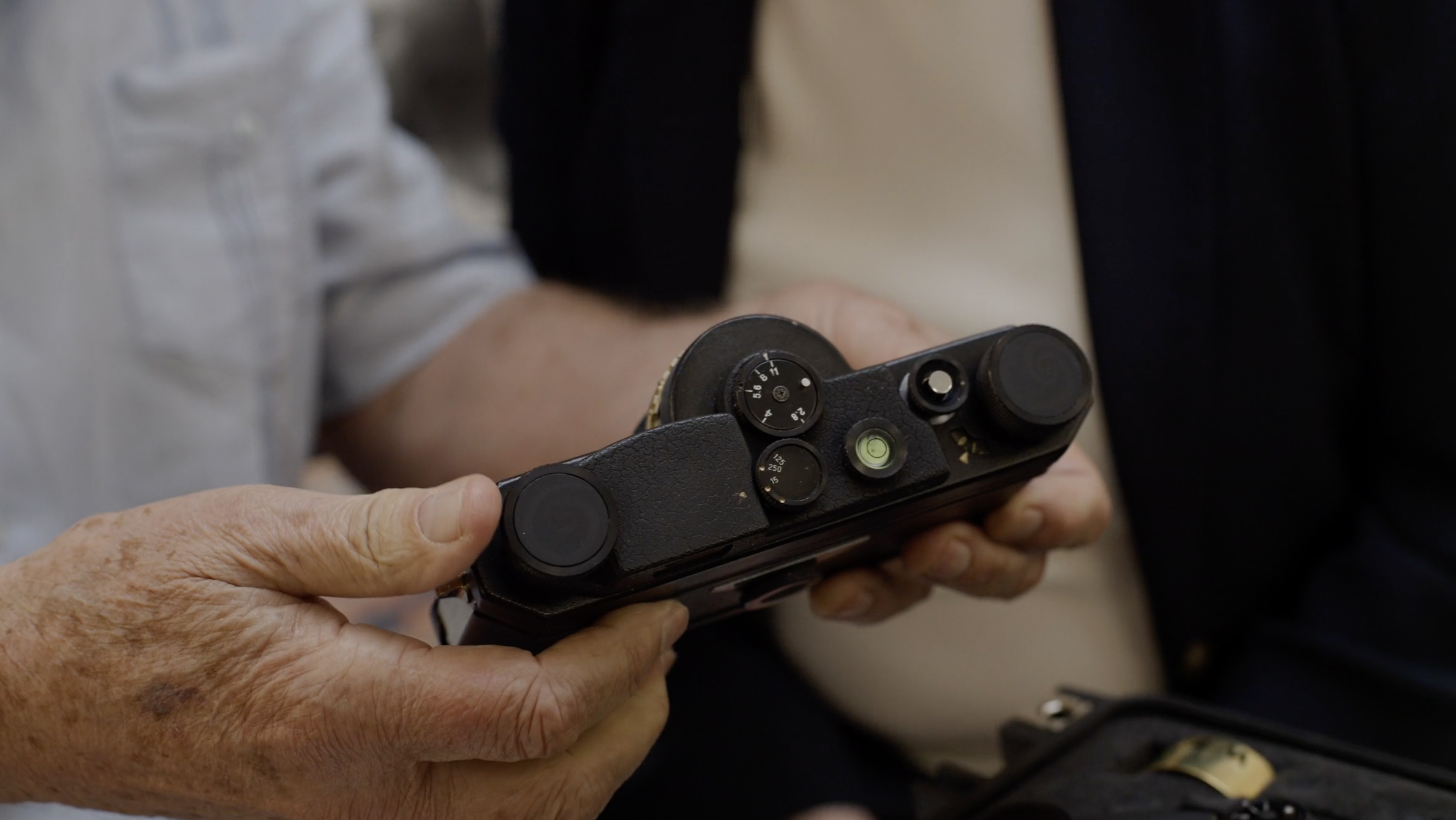 The unboxing of the SilverBridges Wideluxx panoramic film camera