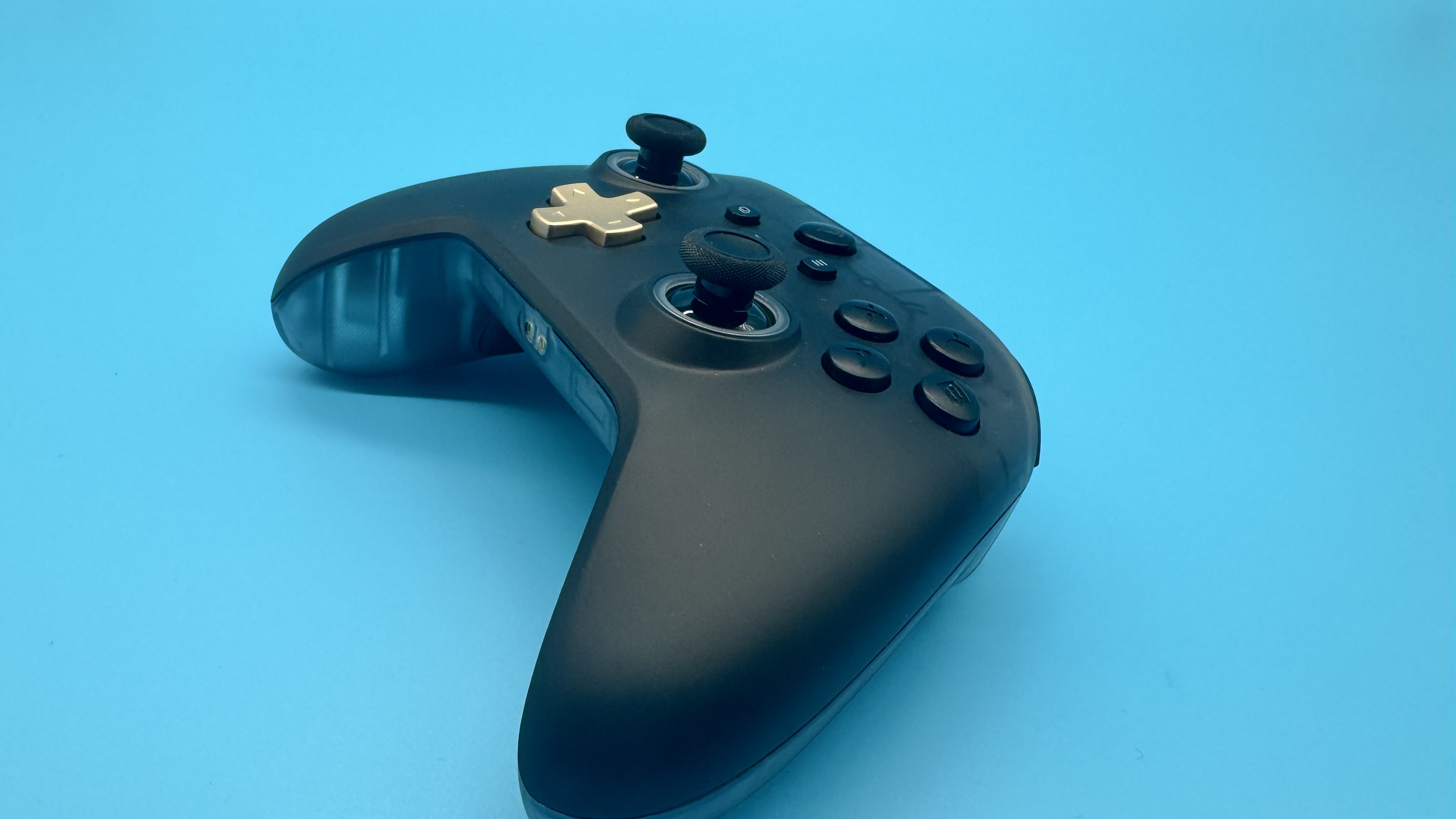 EasySMX D05 black gaming controller from the right side, on a blue background