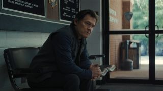 Josh Brolin sitting in a police station in Weapons