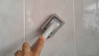 Cleaning bathroom tile with dish wand