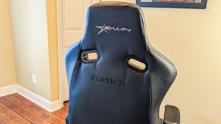 E-WIN Flash XL gaming chair in living room